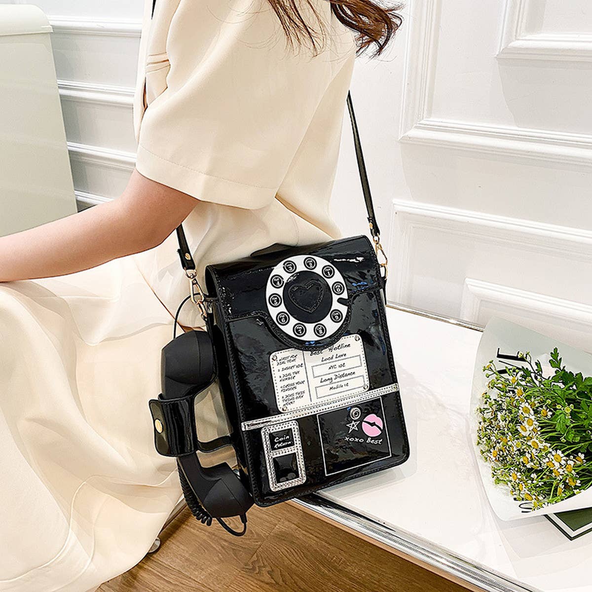 TELEPHONE-SHAPED MESSENGER BAG_CWAB0992
