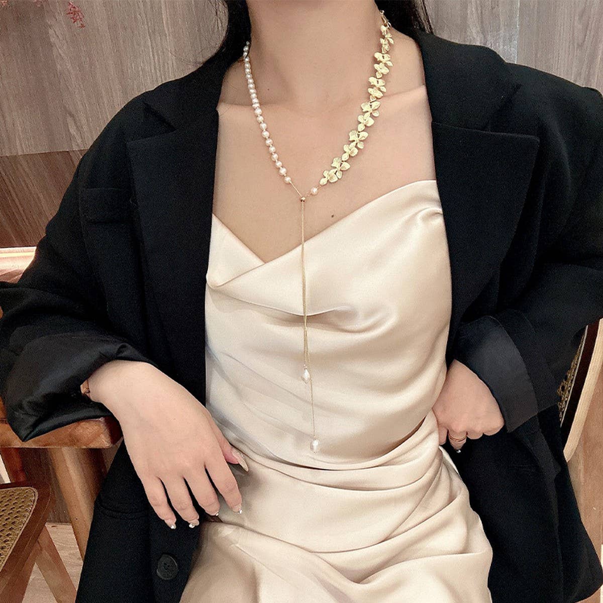 LONG LEAF NATURAL PEARL SWEATER NECKLACE