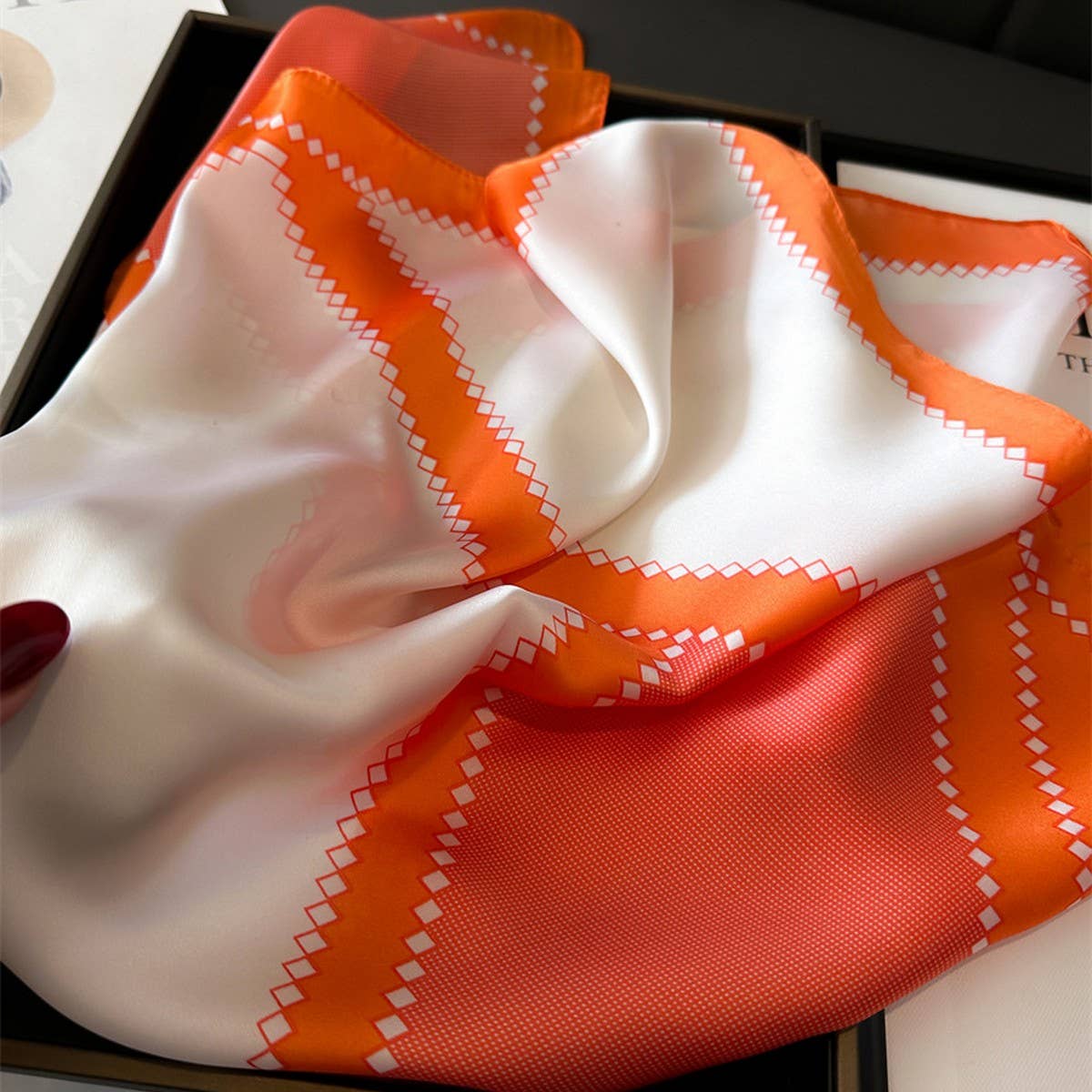 70cm Geometric Print Scarf – Chic Neck & Head Wrap_CWASC1427