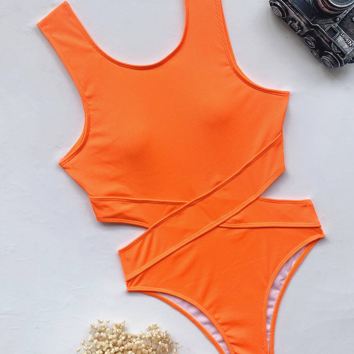 WOMEN SOLID COLOR SLIM ONE-PIECE SWIMSUIT