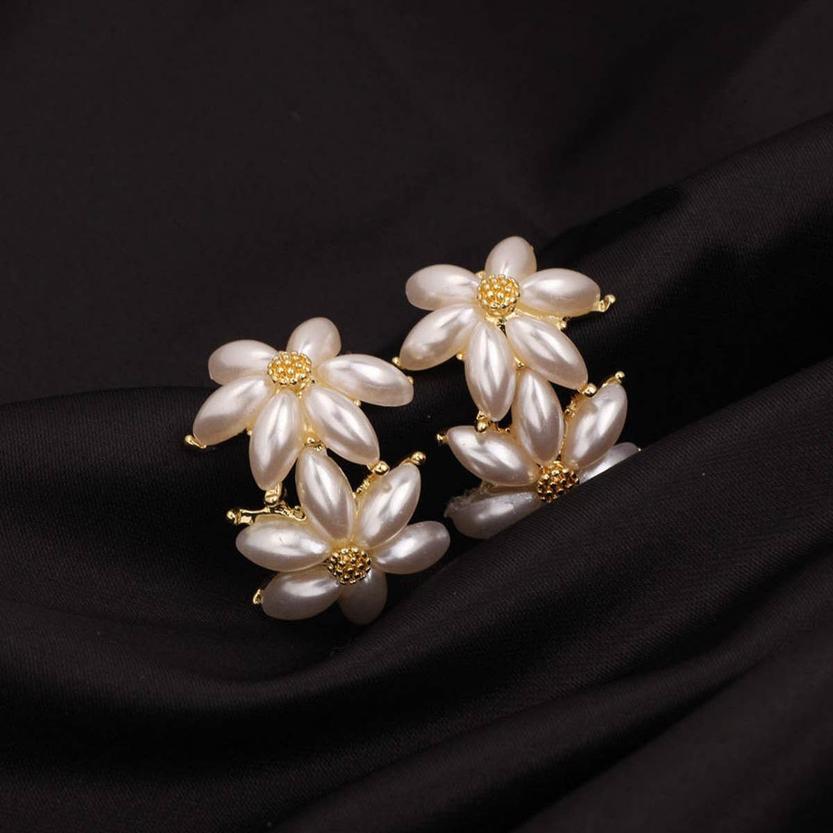 SWEET AND ELEGANT HAND-WOVEN CRYSTAL EARRINGS