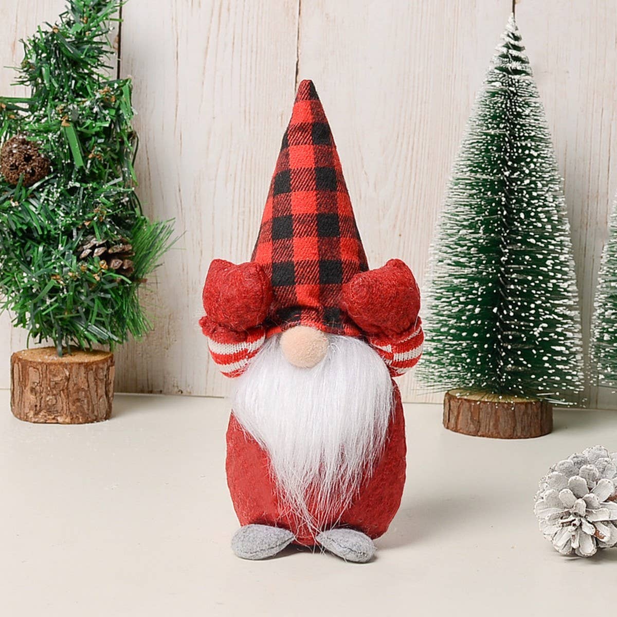 CHRISTMAS PLAID FACELESS DOLL WINDOW DISPLAY