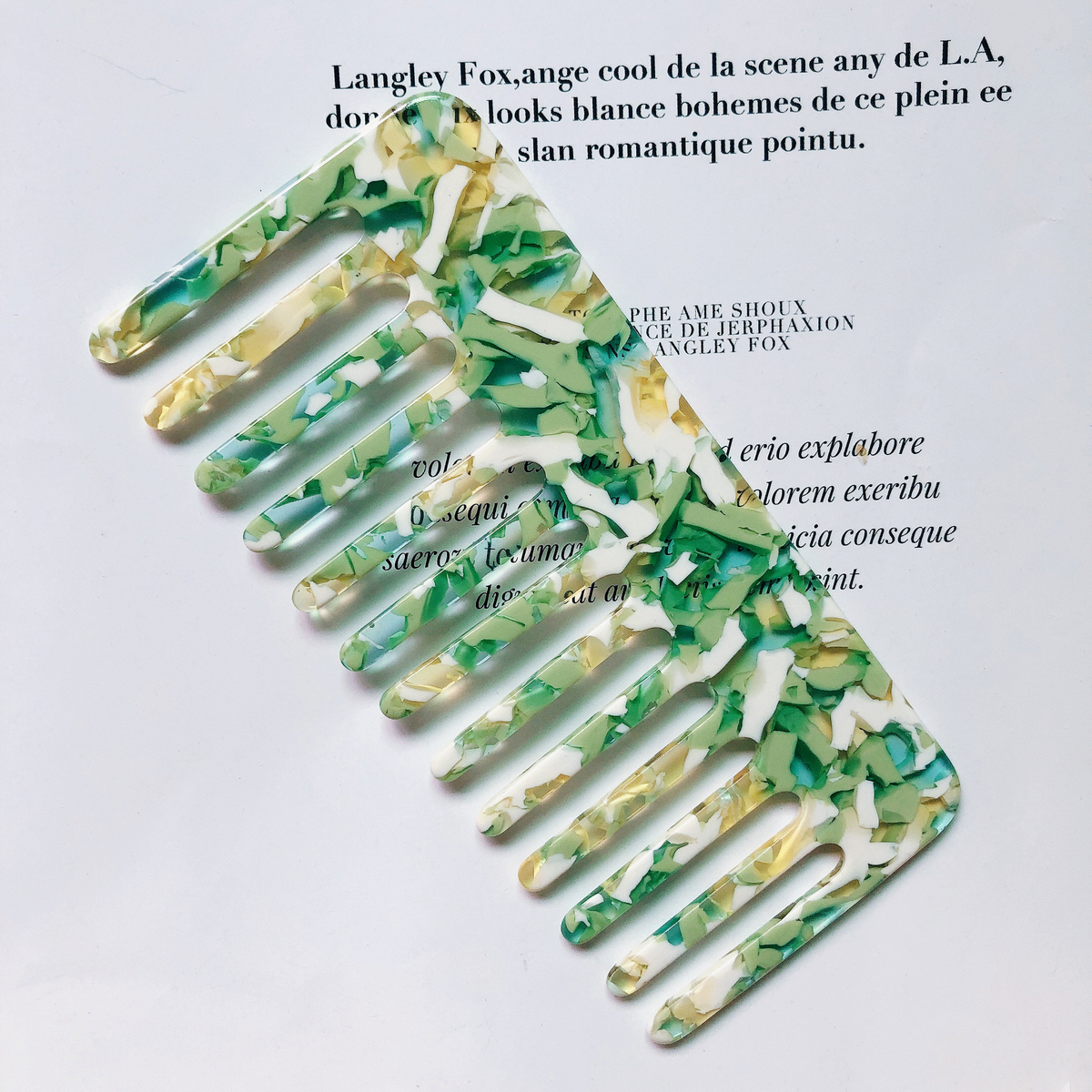 SIMPLE ACETIC ACID ANTI-STATIC HAIR COMB