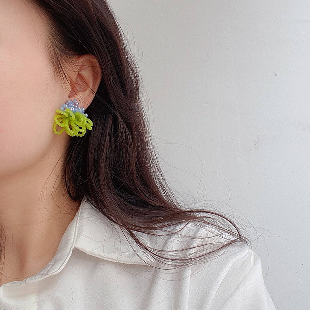NEW CONTRAST COLOR BEADED EARRINGS