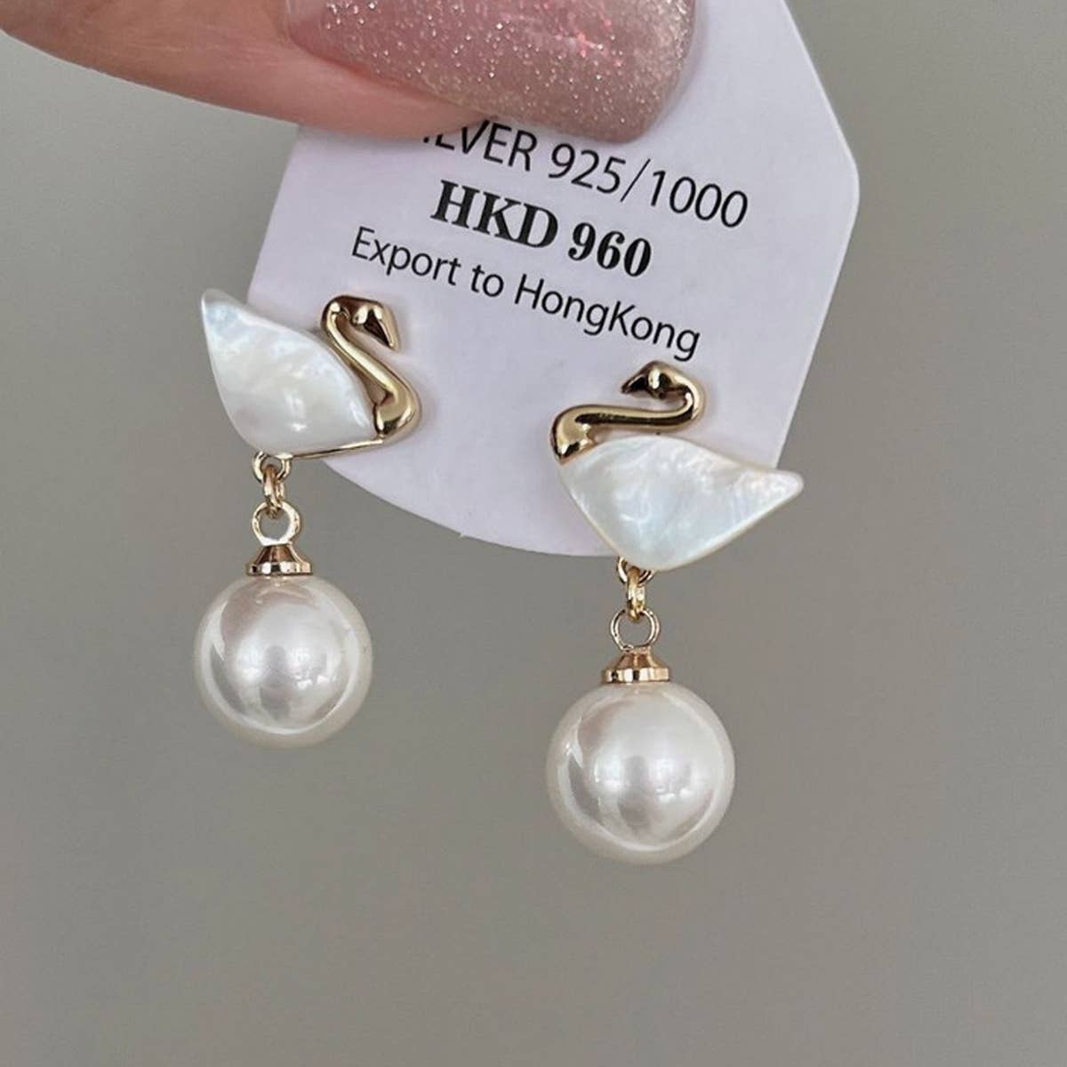 PREMIUM PEARL SHELL SWAN EARRINGS_CWAJE1521