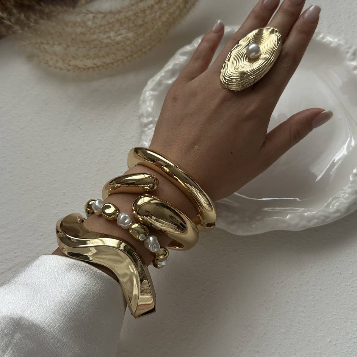 DESIGN IRREGULAR FASHION ALLOY SMOOTH BRACELET