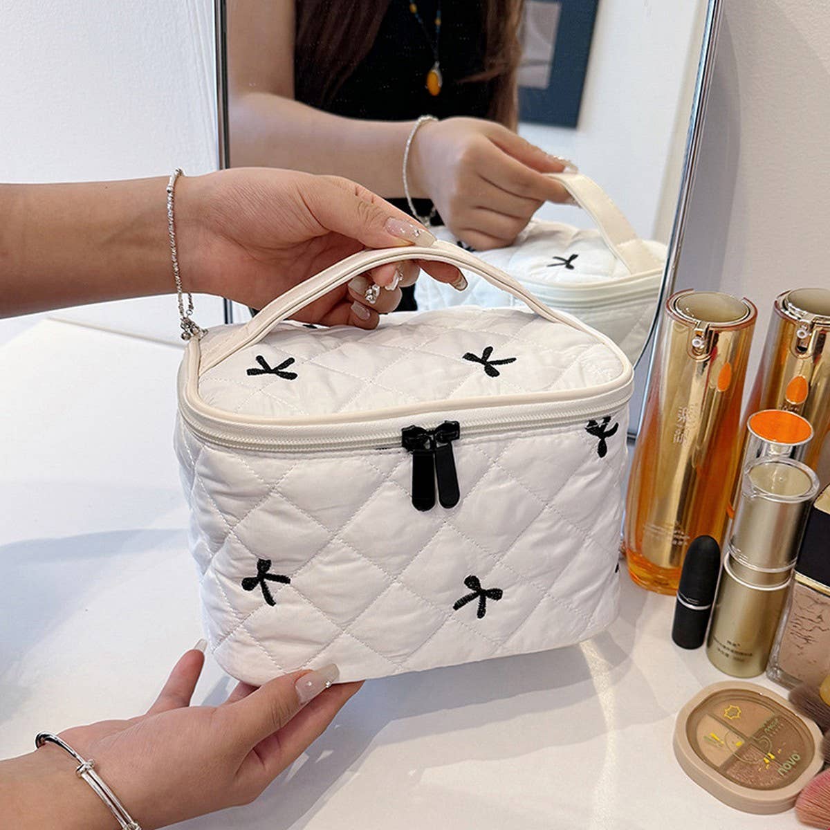 NEW SIMPLE SWEET EMBROIDERED BOW COSMETIC BAG_CWAB4369