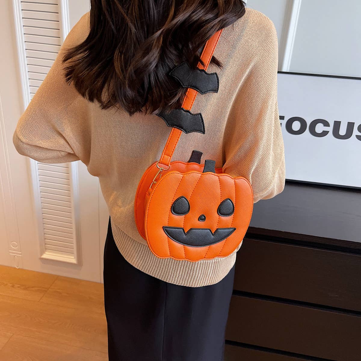HALLOWEEN PUMPKIN DIAGONAL SMALL ROUND BAG_CWAB0982