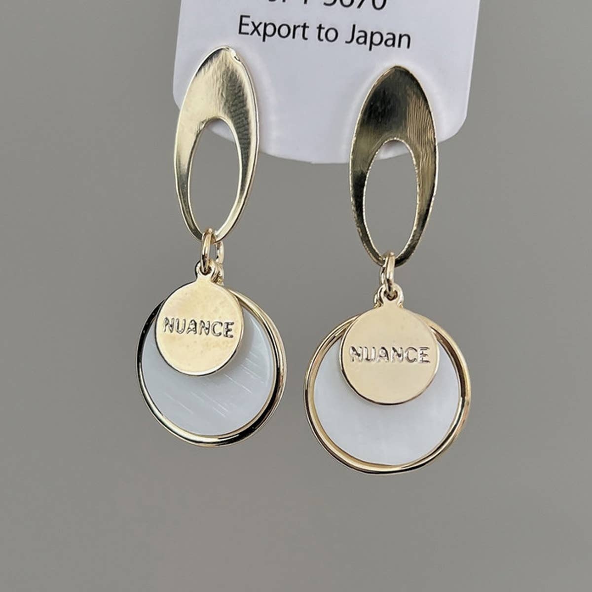 LIGHT LUXURY ROUND SHELL EARRINGS