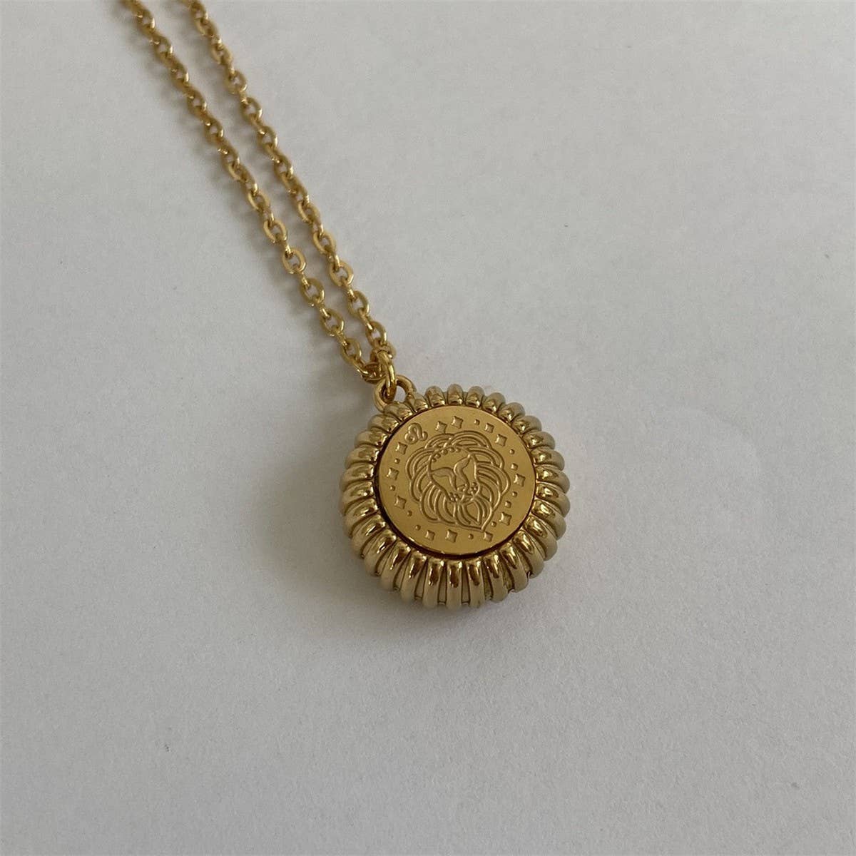 12 Zodiac Signs Round Pendant Necklace_CWMM5539