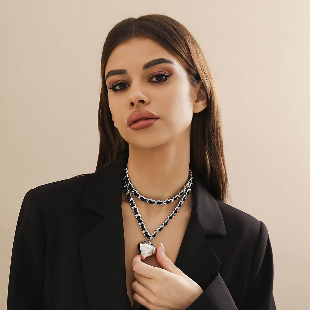 VINTAGE HEART SHAPE PENDANT DOUBLE LAYER NECKLACE