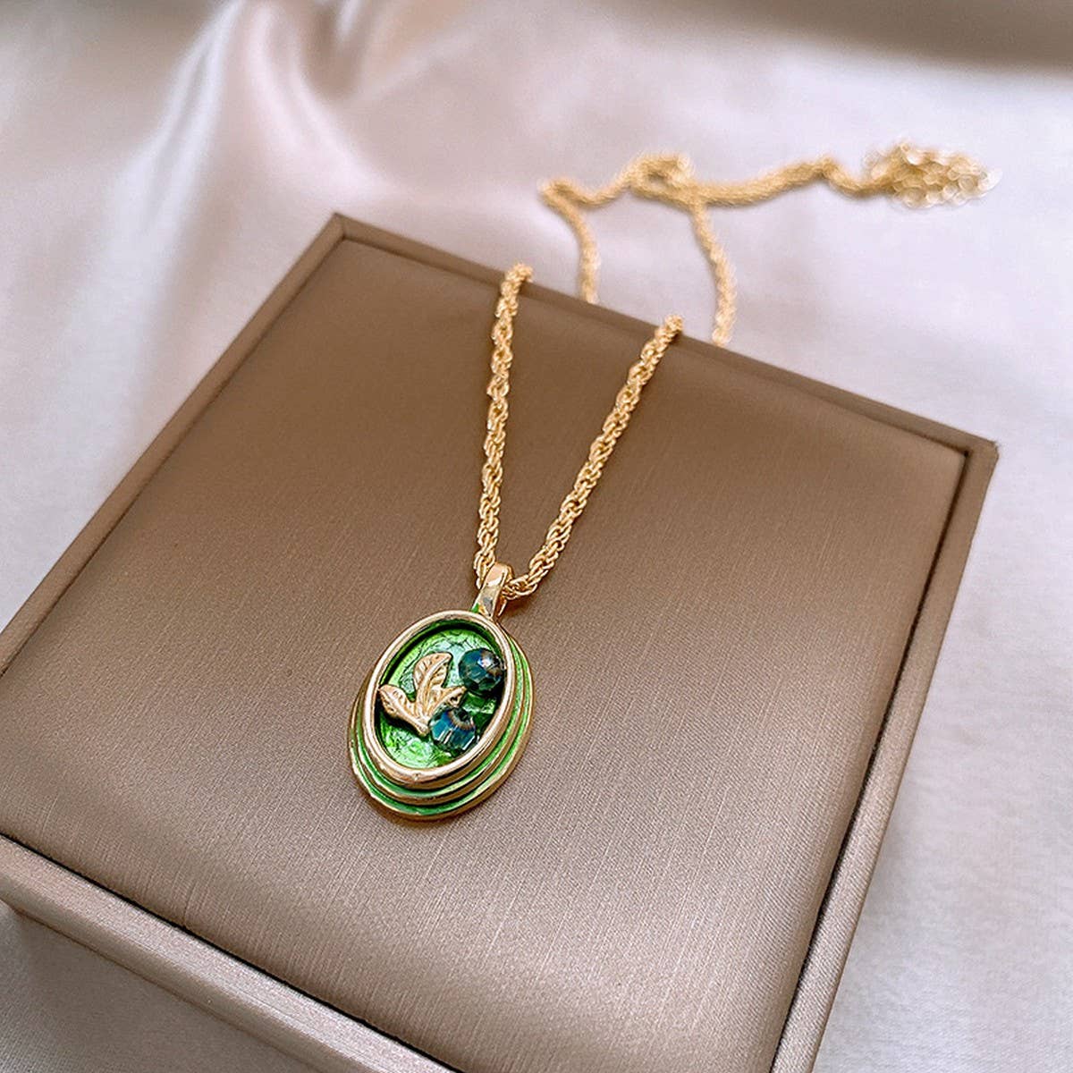 MONET GARDEN OIL DROP OVAL LEAF NECKLACE