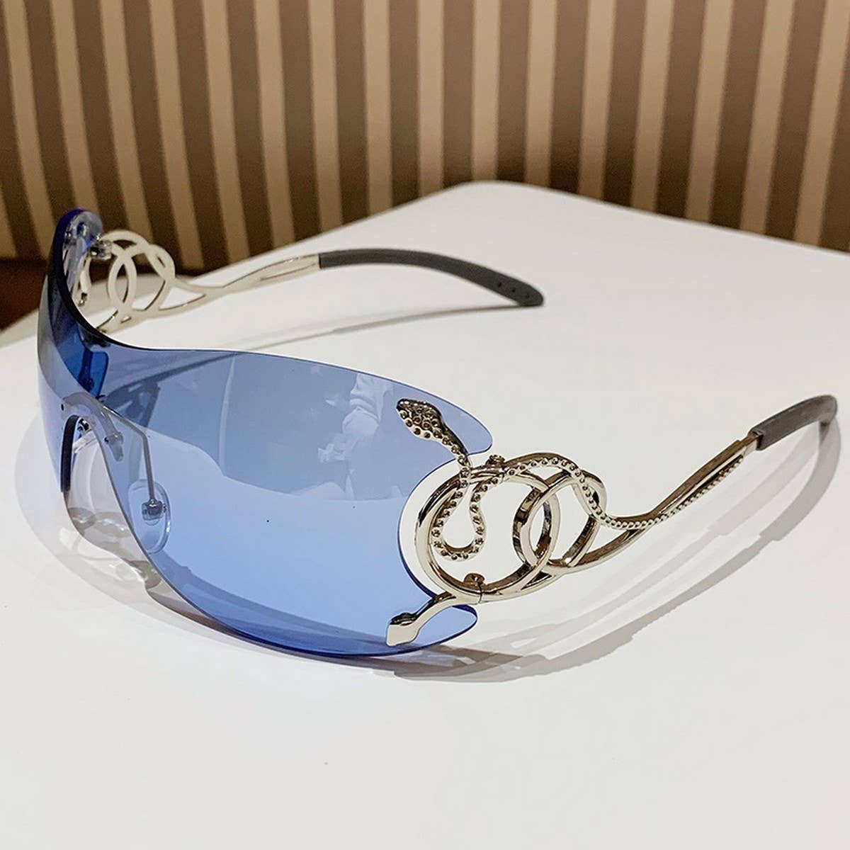 Y2K STYLE COBRA INTEGRATED LARGE FRAME SUNGLASSES_CWASG0347