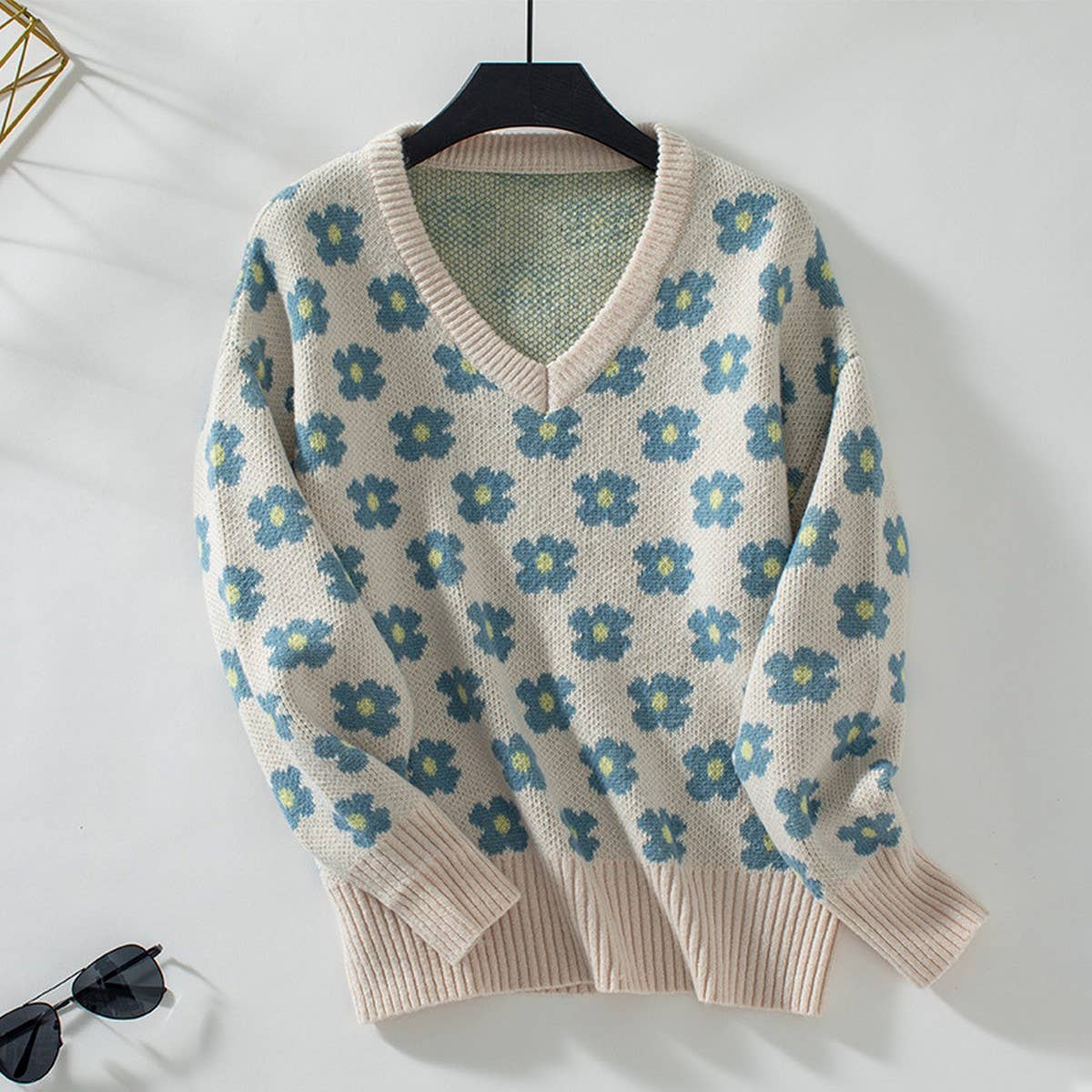 Floral jacquard V-neck pullover sweater