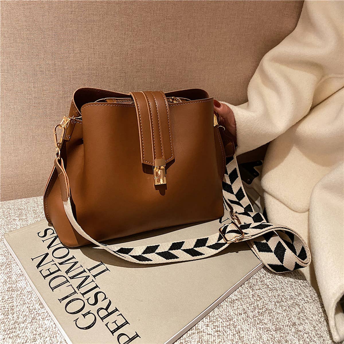 WOMEN RETRO SHOULDER BUCKET BAG_CWAB1552