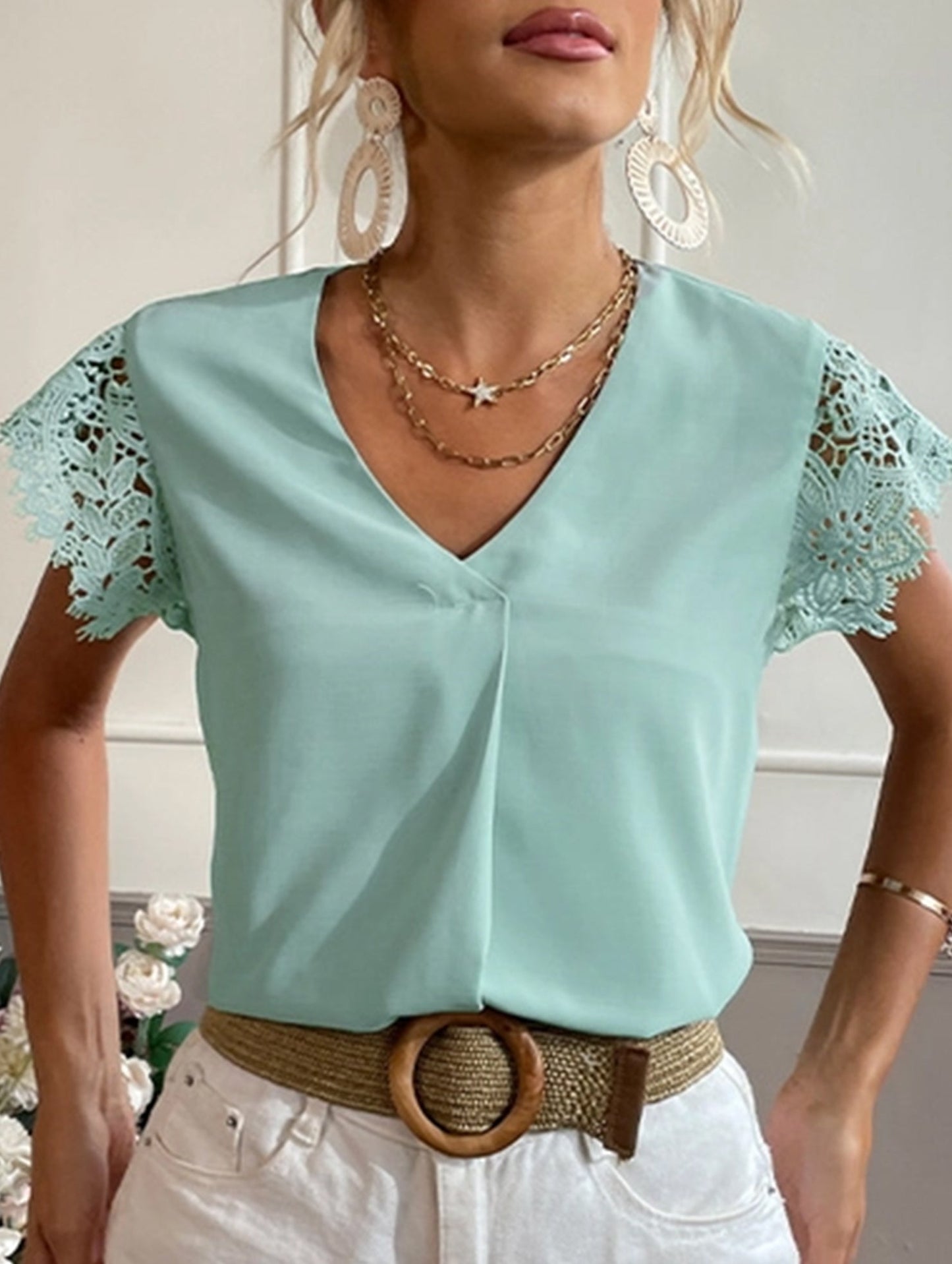 Solid V-neck lace trim short sleeve tee