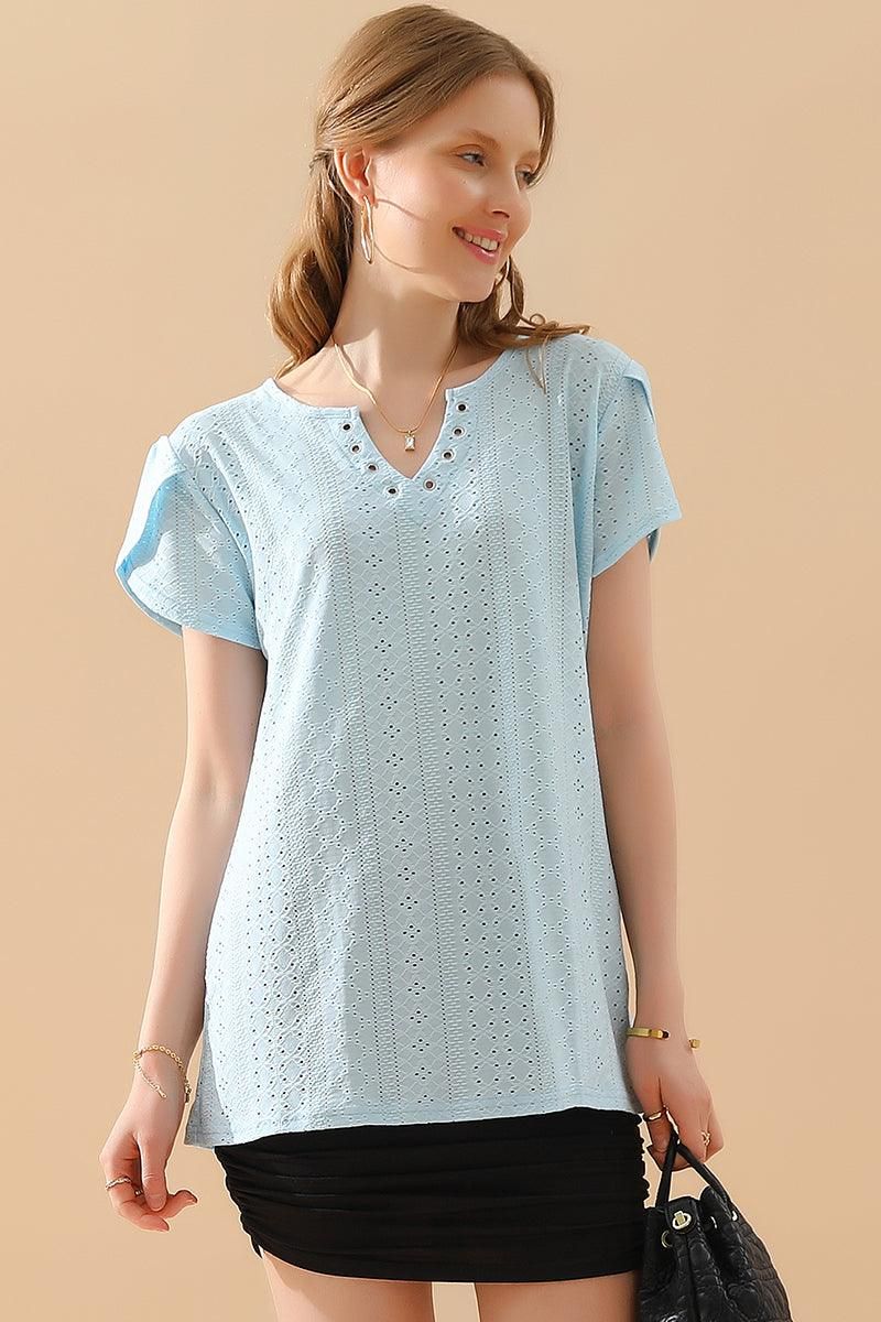 BUCKLED V NECK PUNCHING LACE TULIP SLEEVE TEE - Doublju