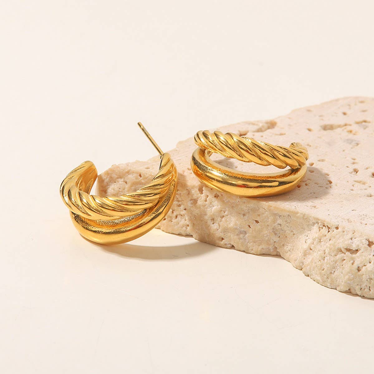 18K GOLD DOUBLE STAINLESS STEEL TWIST EARRINGS_CWASC1684