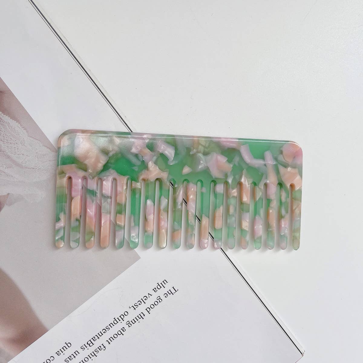 SIMPLE AND EXQUISITE PORTABLE COMB