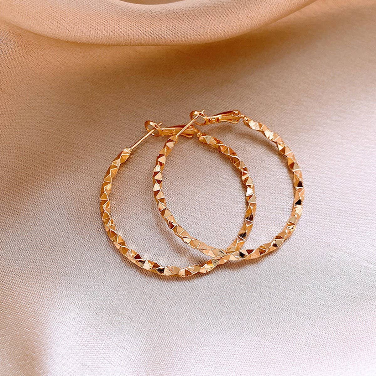 IRREGULAR ROUND PERSONALITY FASHION EARRINGS