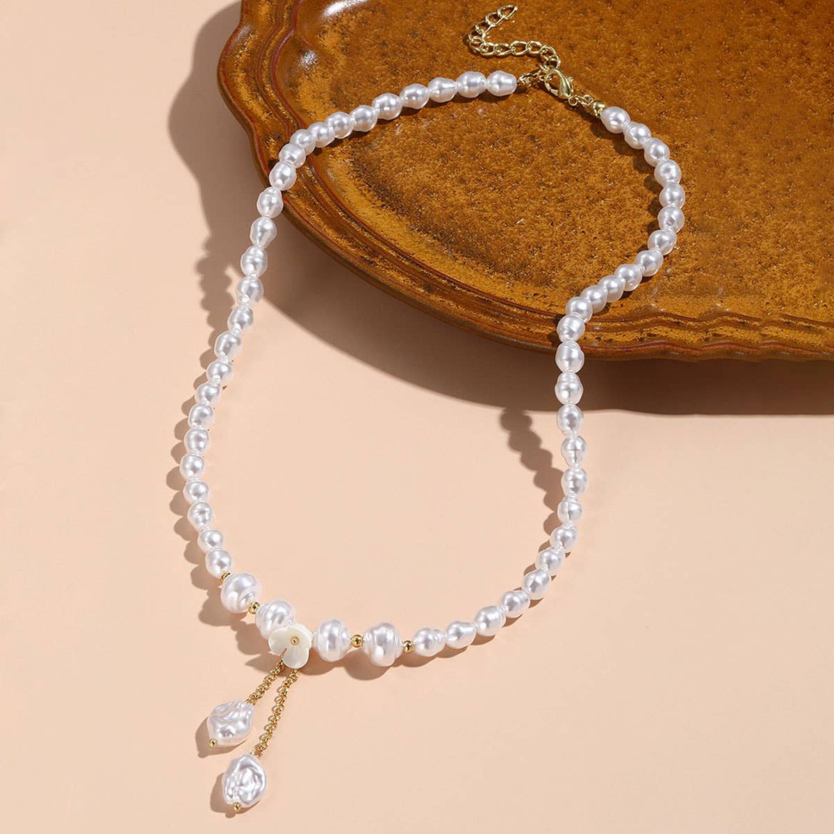 FAUX PEARL CHARM PENDANT NECKLACE