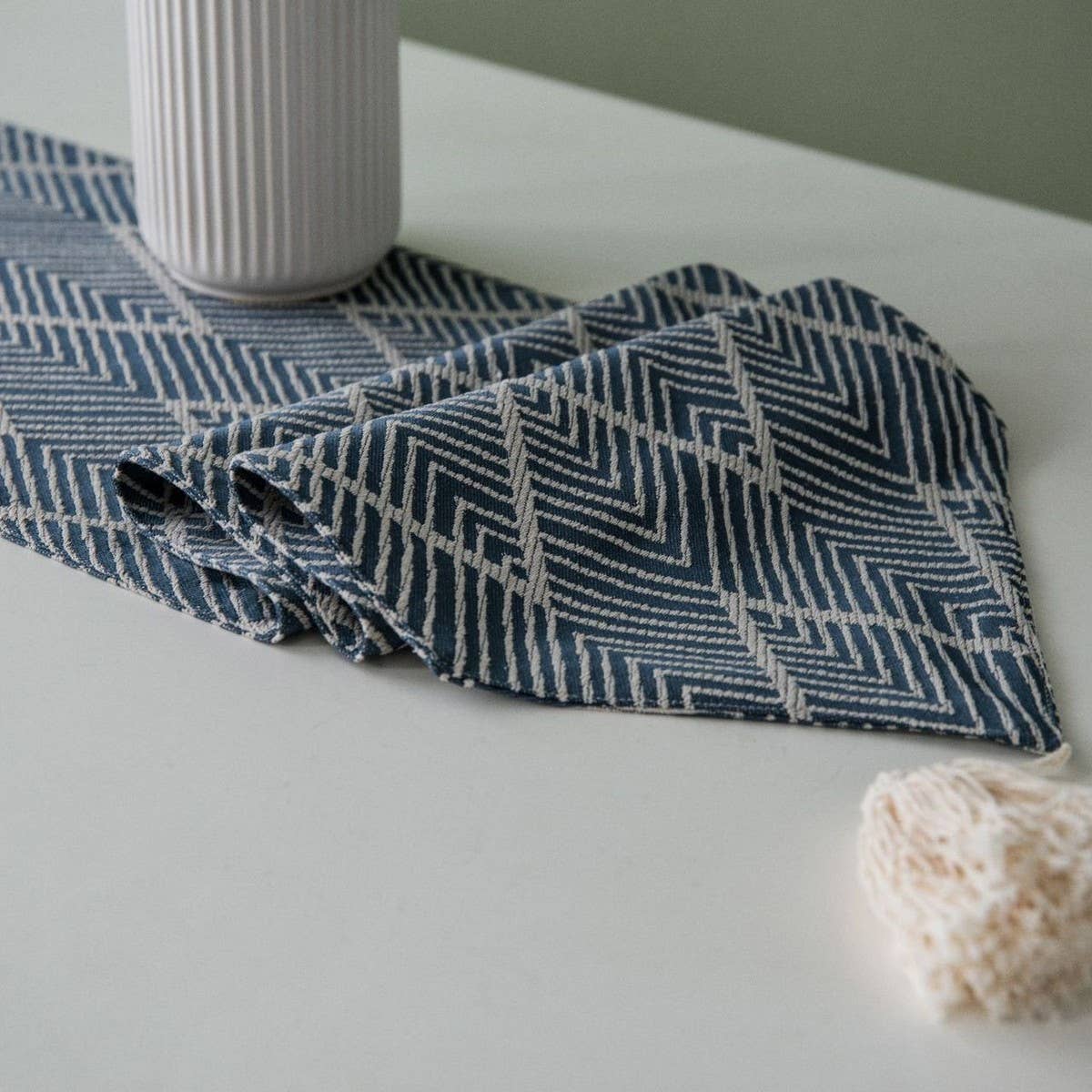 GEOMETRIC TASSEL FASHION LONG TABLECLOTH