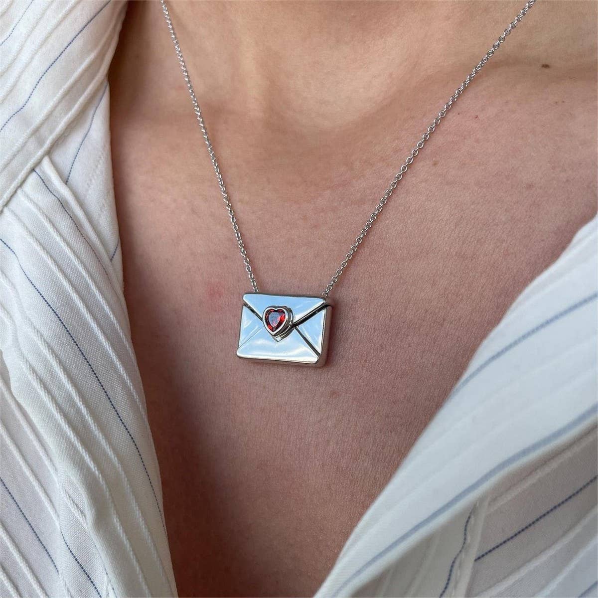 Design Love Locket Pendant Necklace