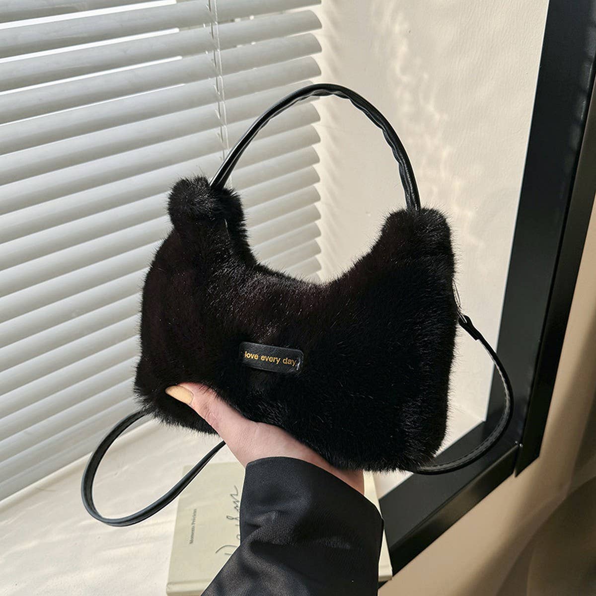 WINTER FASHION CROSSBODY BAG FAUX FUR PLUSH BAG_CWAB3932