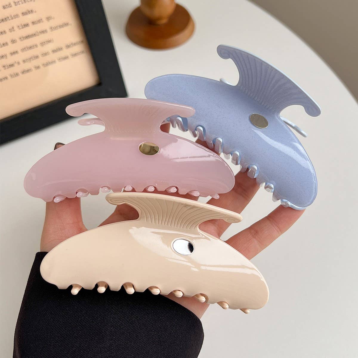 Mermaid Tail Claw Clip ? Elegant No-Crease Grip