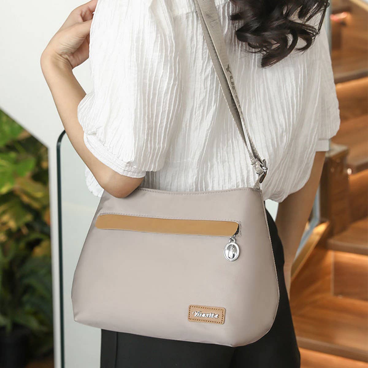 LIGHTWEIGHT CASUAL SIMPLE SHOULDER MESSENGER BAG