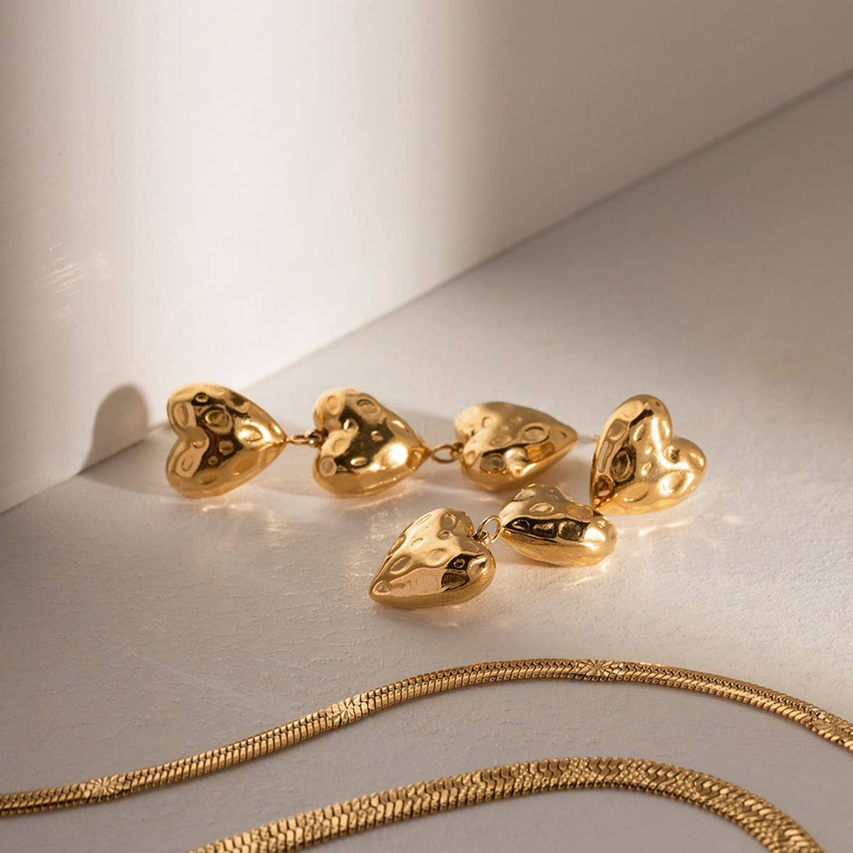 RETRO COURT BAROQUE LOVE LIGHT LUXURY EARRINGS_CWASC1643
