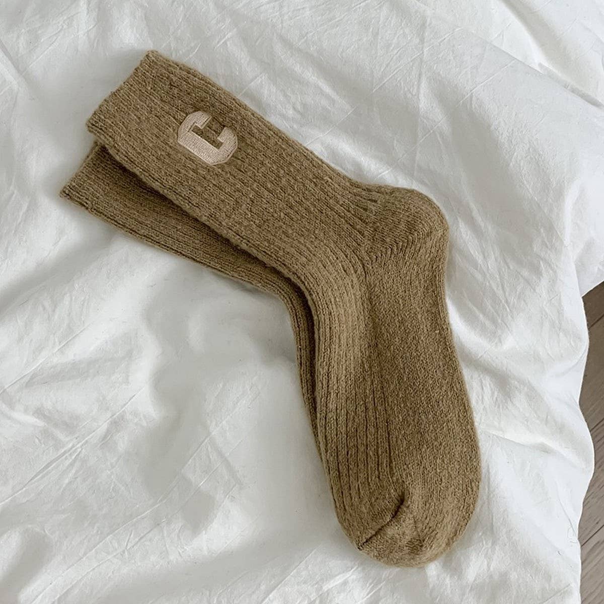 AUTUMN AND WINTER WARM LETTER C MID-TUBE SOCKS_CWMS1055