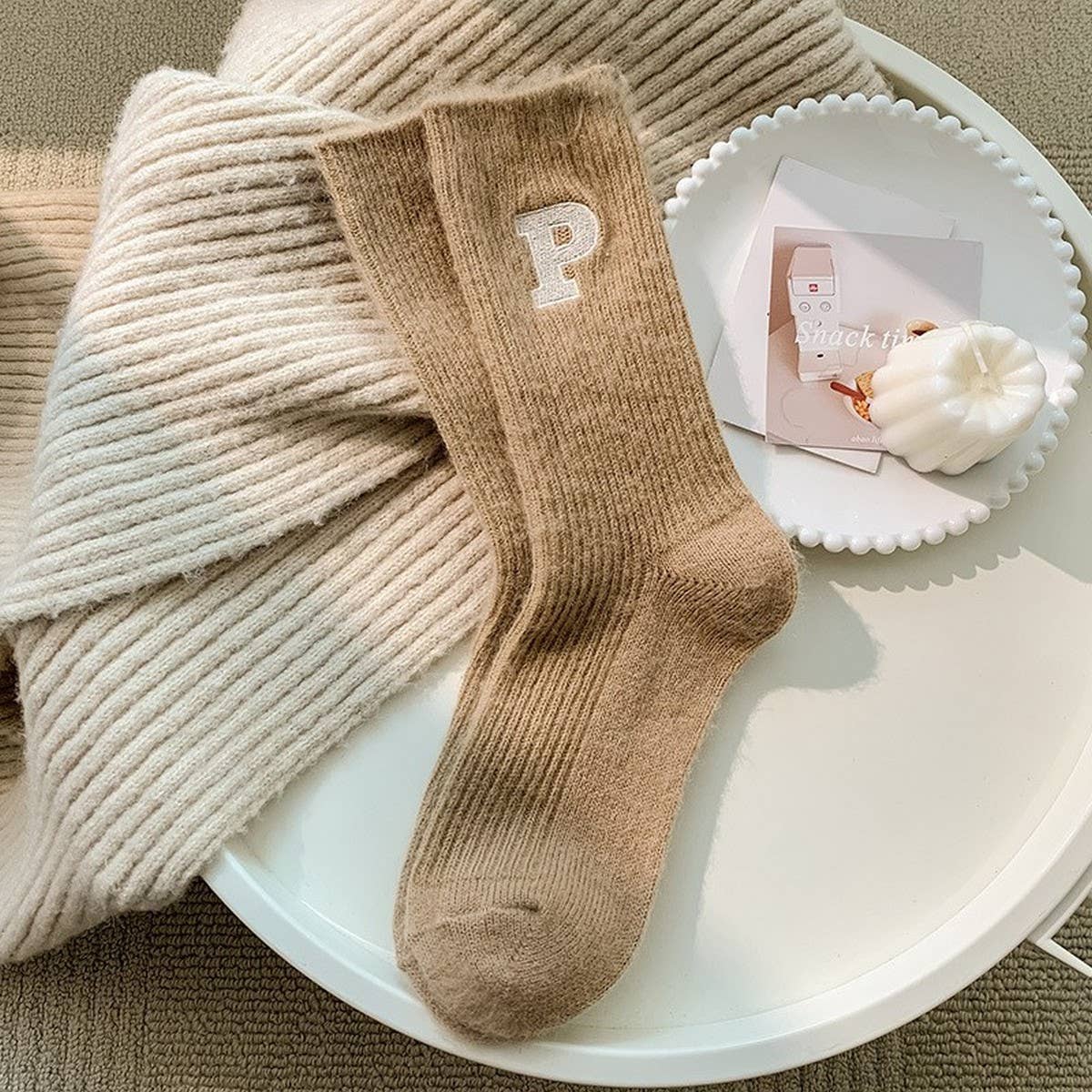 AUTUMN AND WINTER WARM LETTER P MID-TUBE SOCKS_CWMS1059