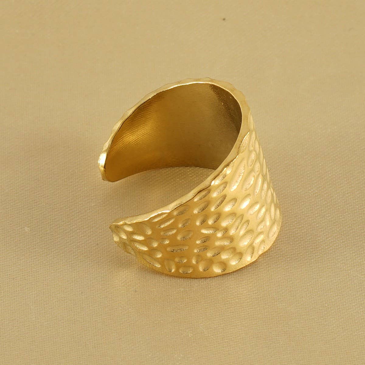 18K stainless steel hammer cut ring