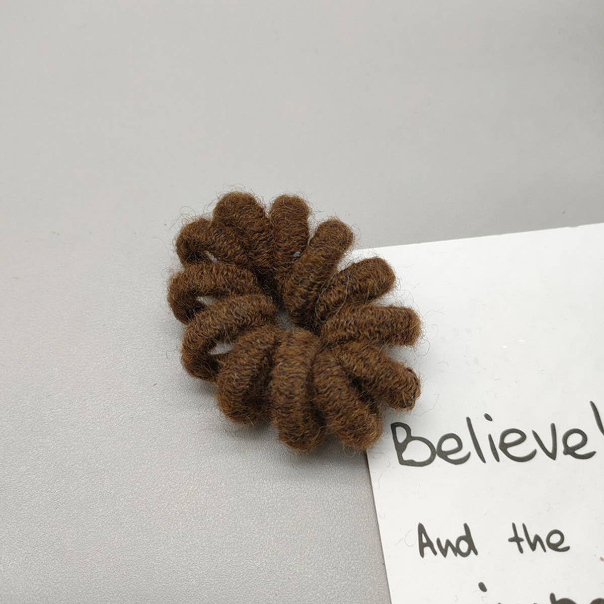 VERSATILE AND REFRESHING KNITTED HAIR TIE