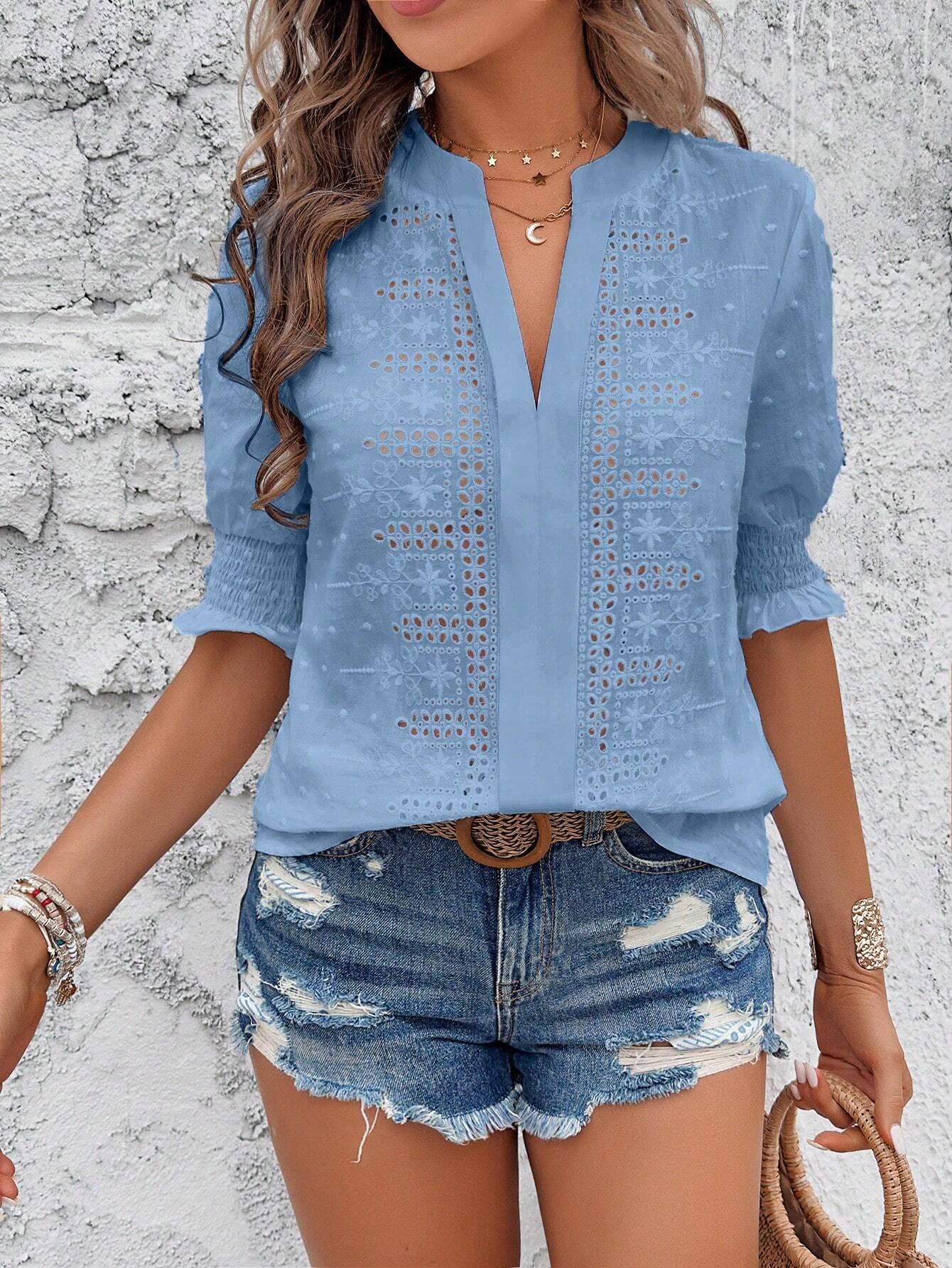 Women¡¯s V-Neck Puff Sleeve Lace Pom-Pom T-Shirt