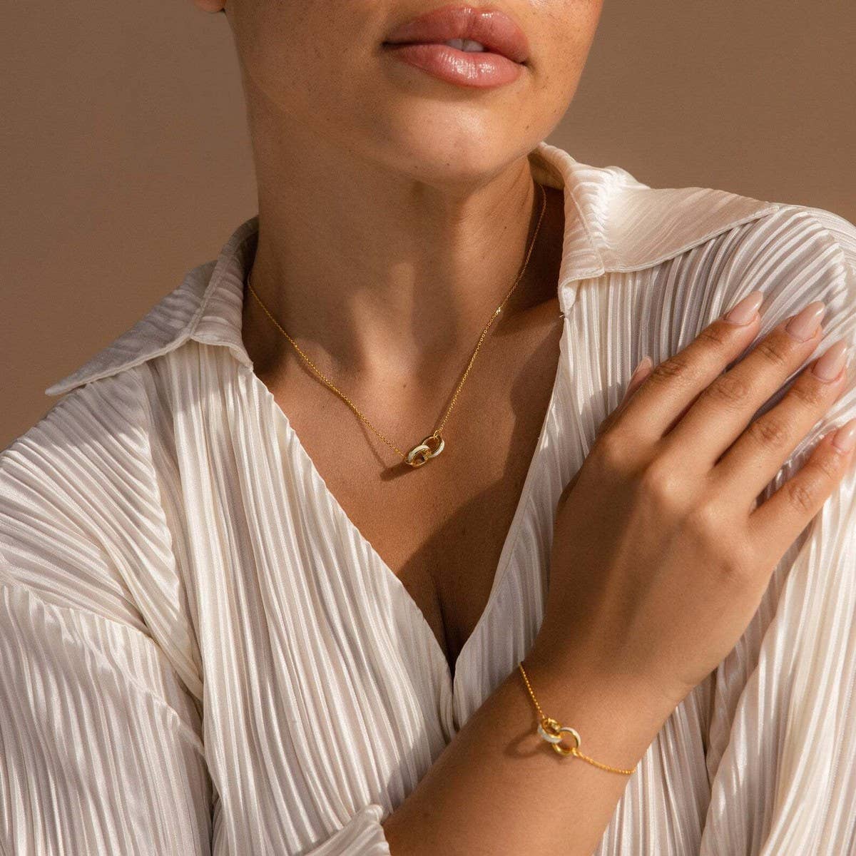 ETERNITY CIRCLE INTERLOCKING NECKLACE