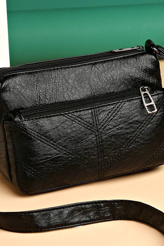 SOFT LEATHER SQUARE MESSENGER BAG_CUAB0036