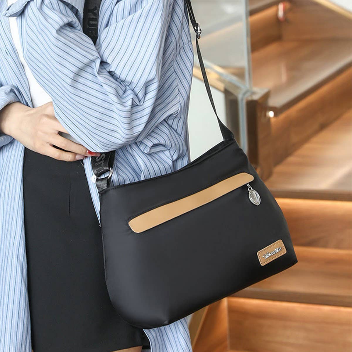 LIGHTWEIGHT CASUAL SIMPLE SHOULDER MESSENGER BAG