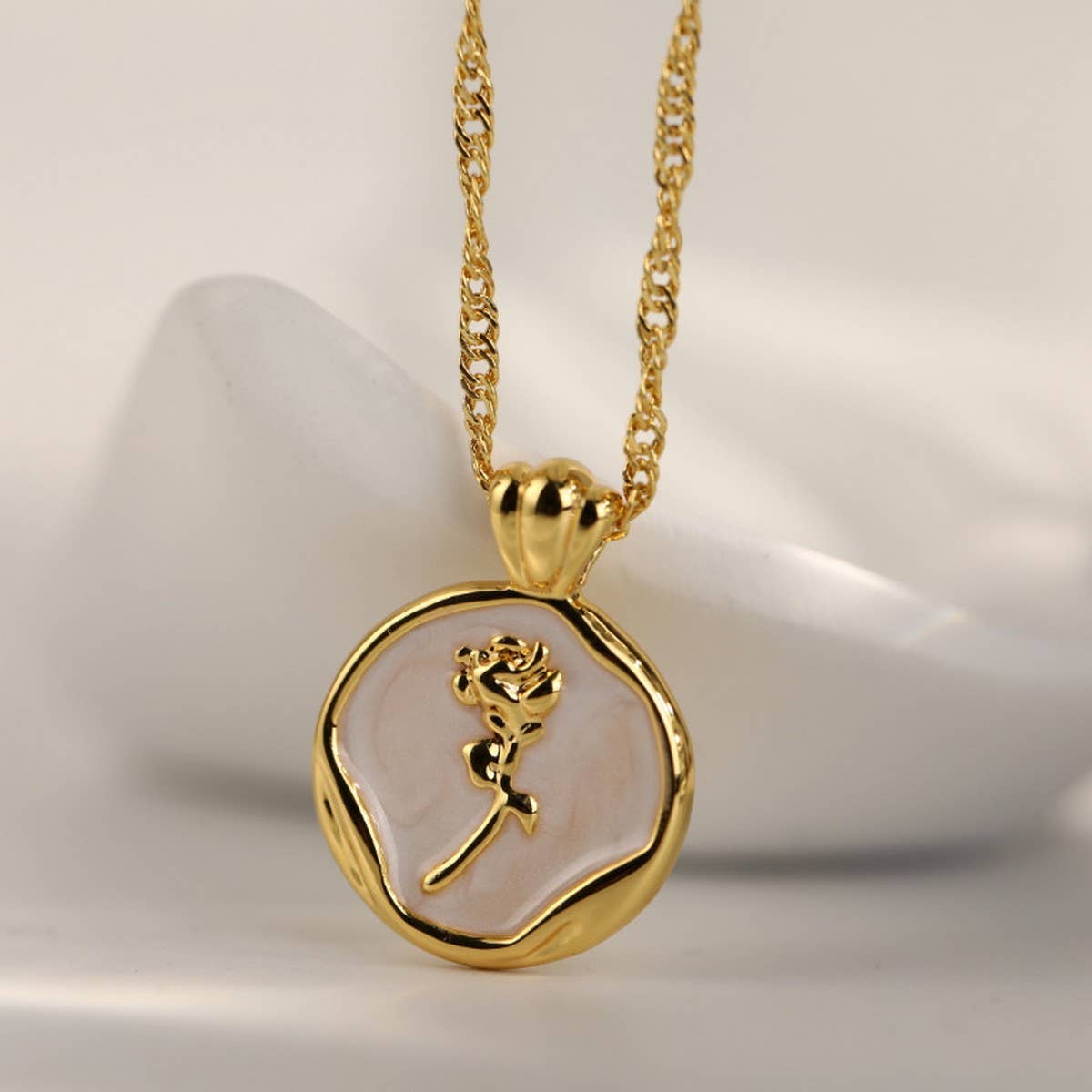 STAINLESS STEEL VINTAGE ROSE PENDANT NECKLACE_CWMM3840