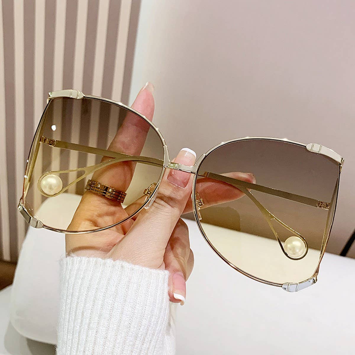 LARGE-FRAME SUNGLASSES WITH PEARLS ANTI-UV_CWASG0343