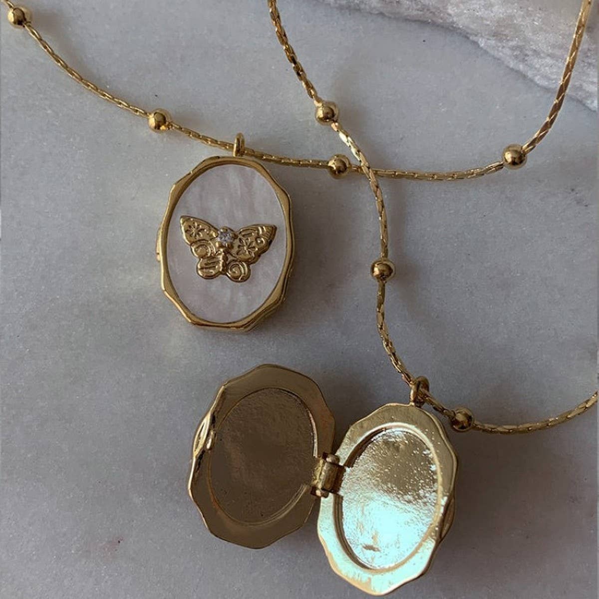OPENABLE BUTTERFLY PHOTO FRAME VINTAGE NECKLACE_CWAJE1592