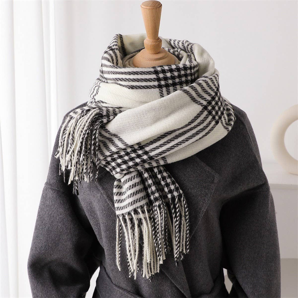 Warm Retro Grid Scarf Shawl for Winter Look
