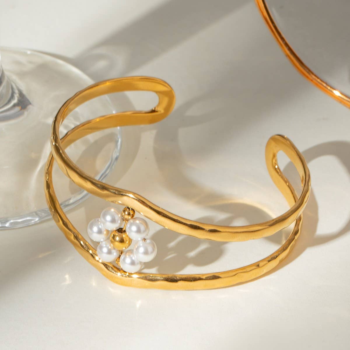 18K Gold Pearl Floral Double-Layer Cuff Bracelet_CWAJE4795