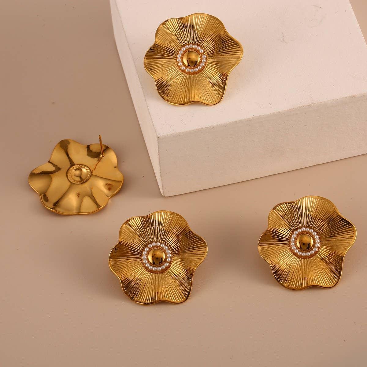 Minimalist Stainless Steel FlowerPearl StudEarrings