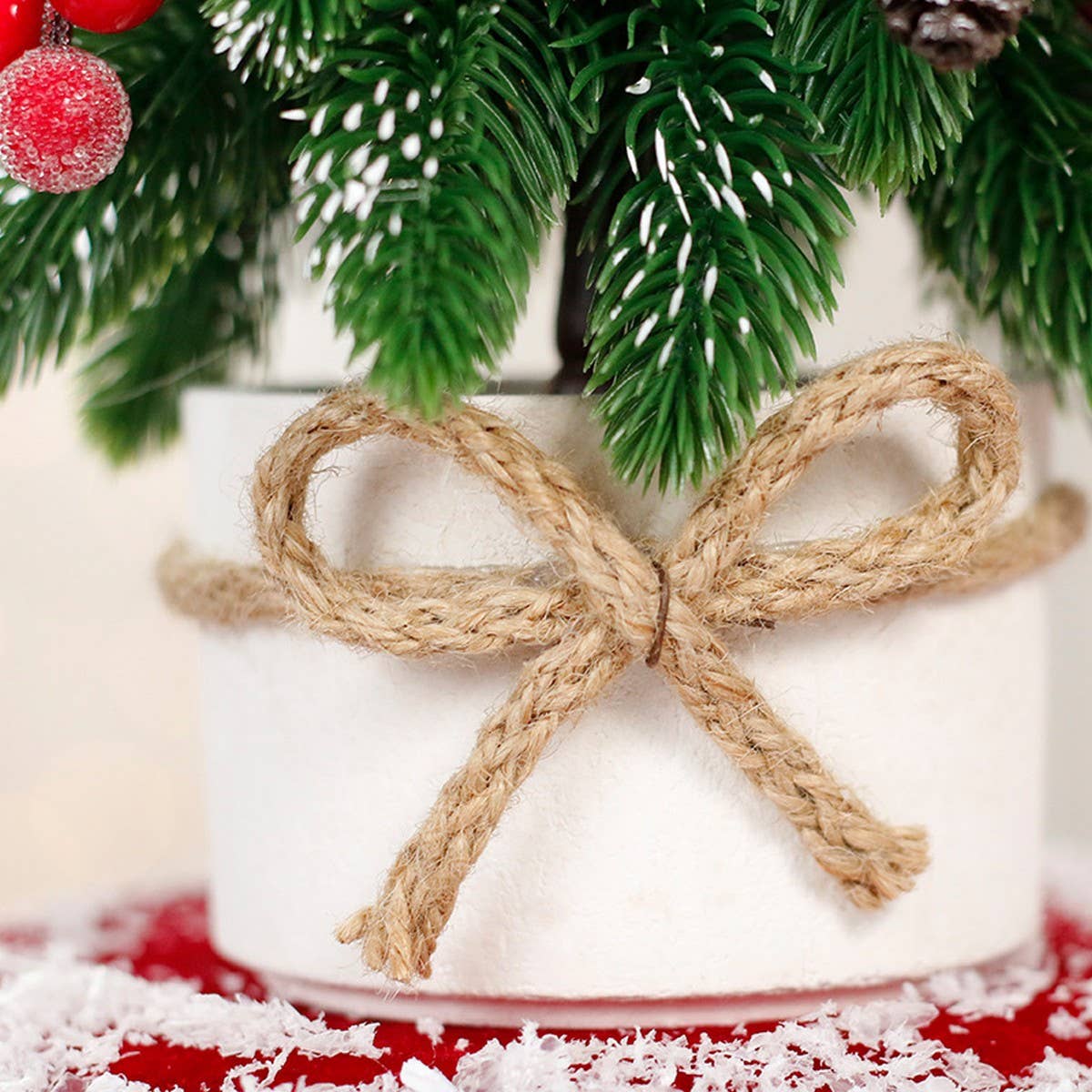 Mini Pinecone & Red Berry Christmas Table Decor_CWMM9888
