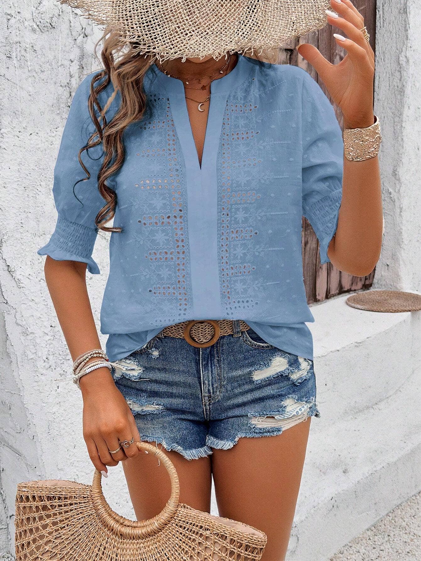Women¡¯s V-Neck Puff Sleeve Lace Pom-Pom T-Shirt