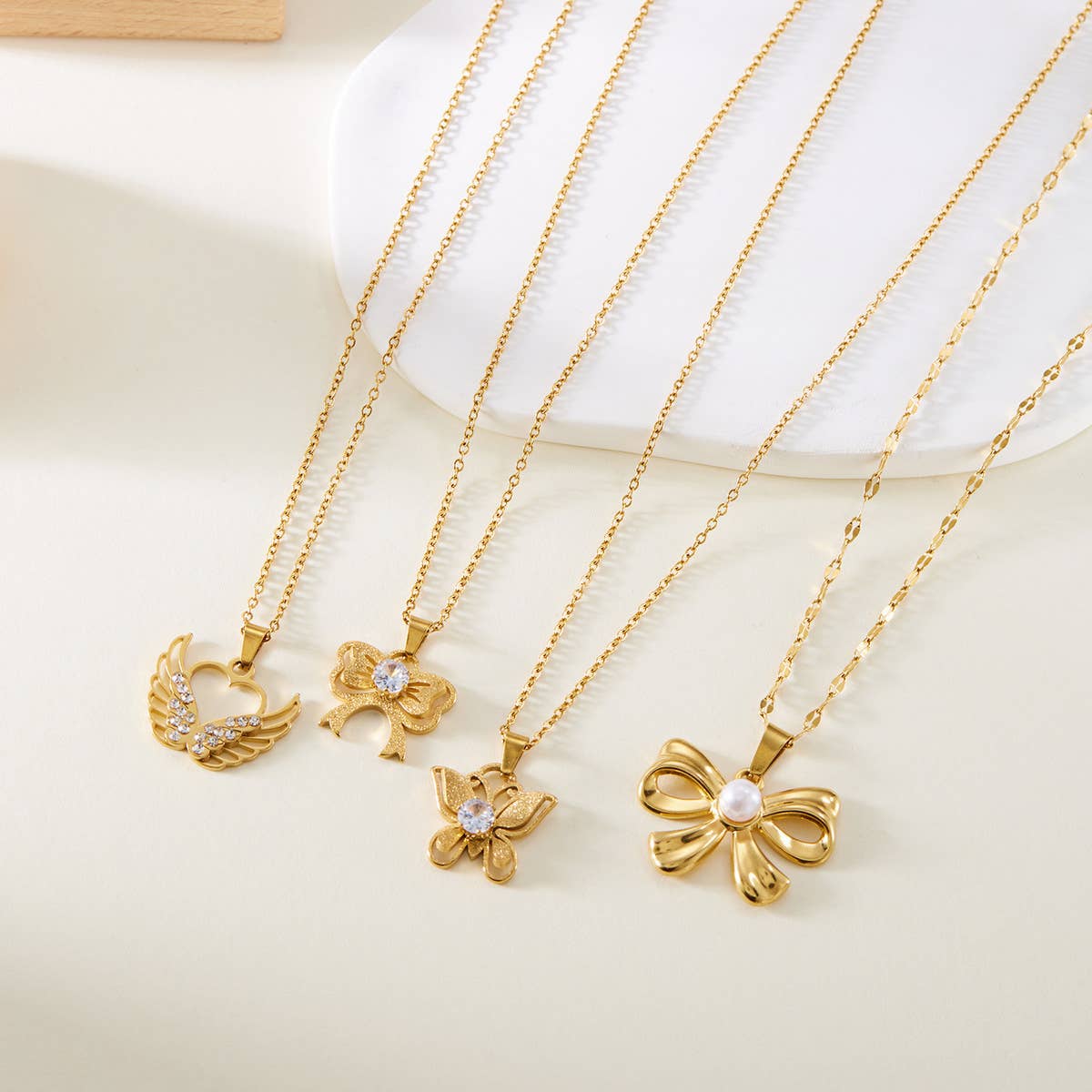 VERSATILE ZIRCON HOLLOW BUTTERFLY NECKLACE