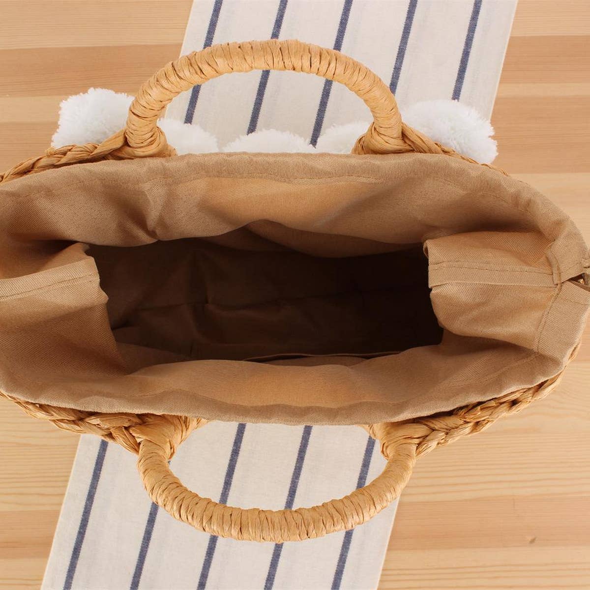 CUTE FUR BALL PORTABLE STRAW BAG_CWAB2101