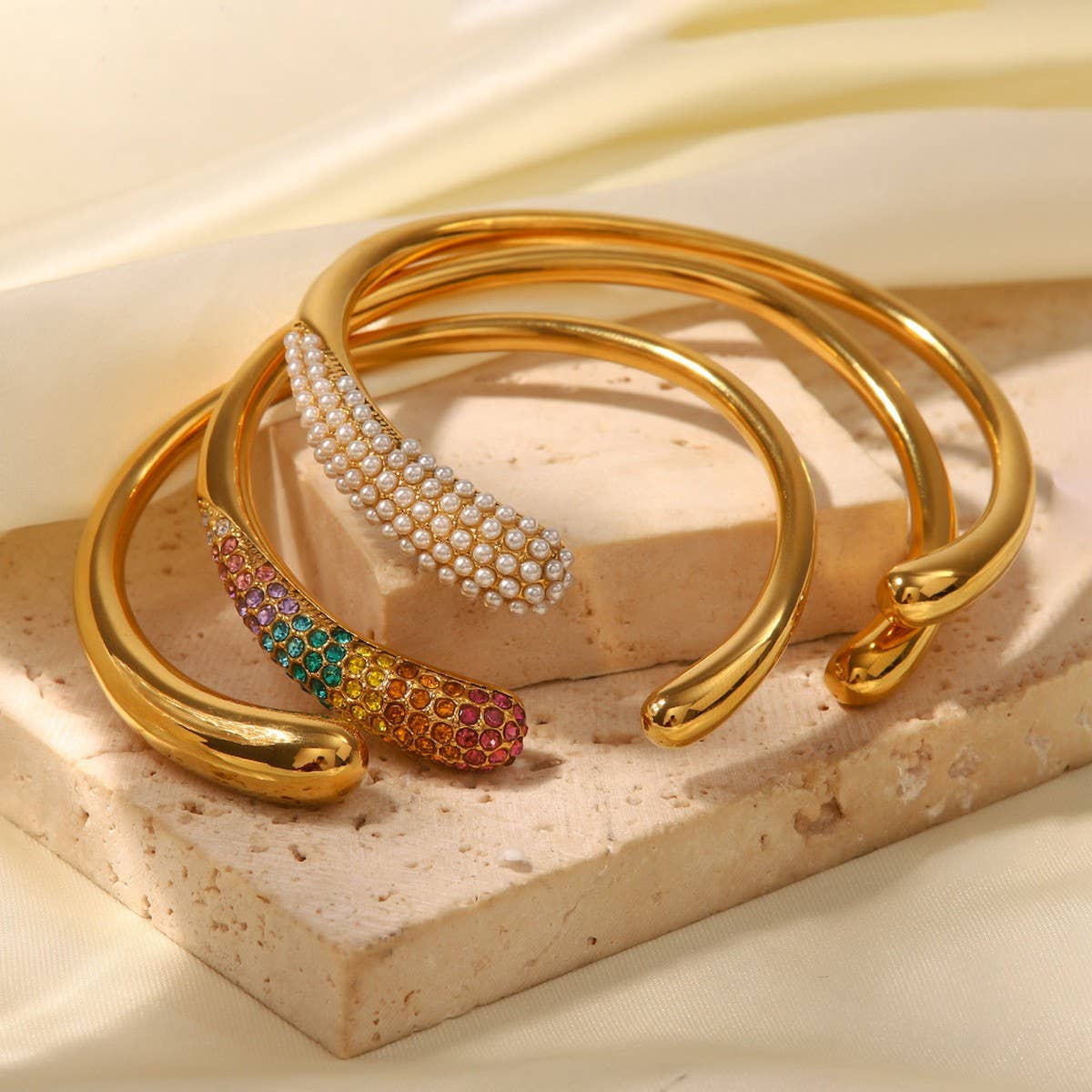 18K Gold Polished Open Cuff in Titanium_CWAJE4643